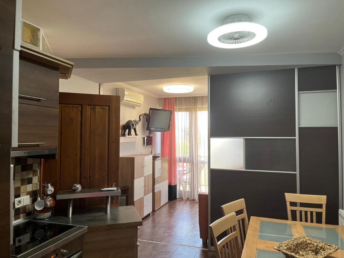 Brookforest Family Apartman ไฮจ์ดุสโซบอสโล ภายนอก รูปภาพ