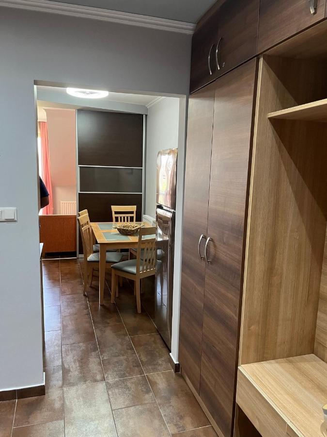 Brookforest Family Apartman ไฮจ์ดุสโซบอสโล ภายนอก รูปภาพ